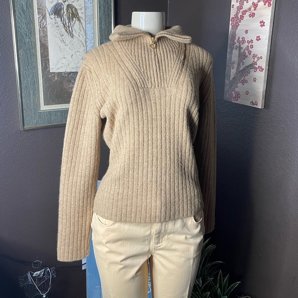 HOST PICK π₯ πGreat USED condition Nanushka M Sweater - Picture 2 of 13